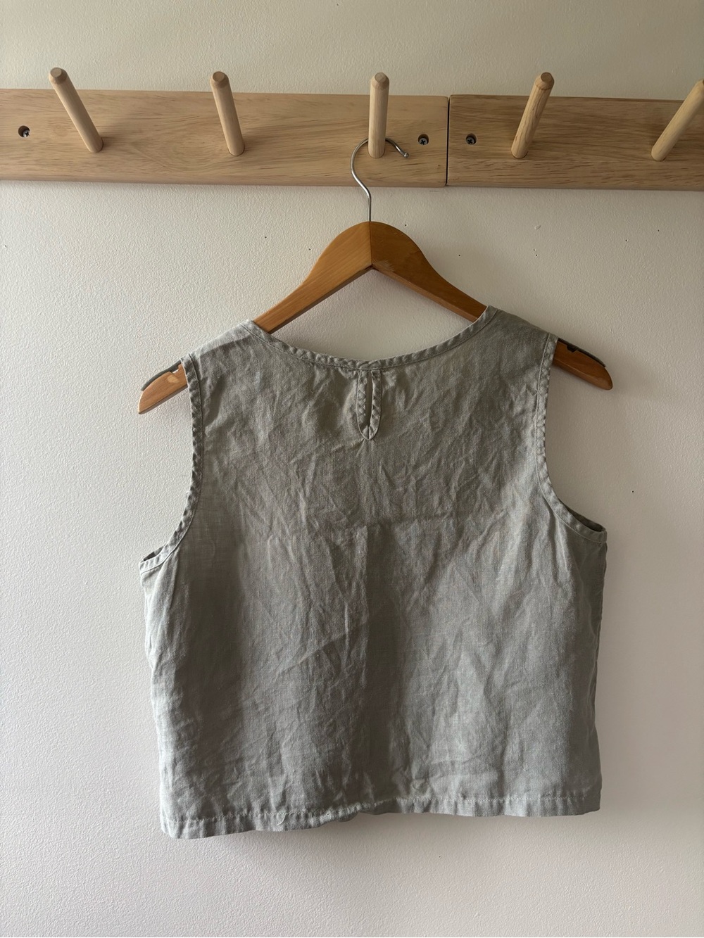 Sleeveless Linen Crop Tank Top - Sage Green - Picture 3 of 3
